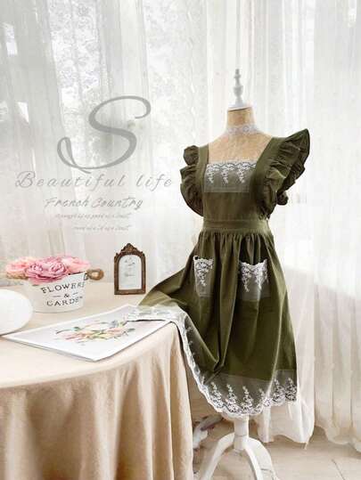 Women's Apron, Featuring Ruffled Lace Flowers; A Charming Apron, Perfect For Cooking; A Vintage-Style Full-Length One-Piece Apron; A Gift For The Hostess Who Loves Baking And Cooking; A Lovely Handmade Floral Apron; The Perfect Outfit For Christmas And Festive Parties; Adds A Touch Of Style To Your Home And Kitchen Decor; Both Practical And Attractive
