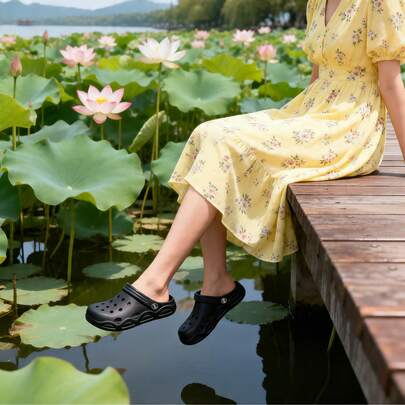 New Summer Unisex Hollow Sandals, Non-Slip Thick Sole Closed-Toe Beach Slippers, Comfortable Outdoor Slides