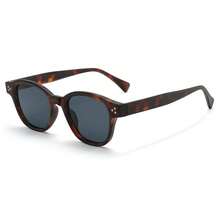 Stylish Anti-Glare And Dust-Proof Glasses, A Universal Fashion Accessory For Both Men And Women. Clear And Durable, Suitable For All Seasons. Suitable As A Gift.Perfect For Street Photography And Events, Casual Glasses|Unique Glasses|Lightweight Glasses - SZ3213(C4透灰框黑灰片) - 查看 8