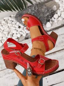 Sandalias de tacón grueso con estampado floral, de moda para el verano. Sandalias de mujer con puntera abierta, tacón alto y una sola tira, de escote bajo. - Rojo - Ver 5