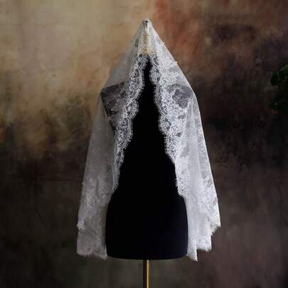 1件短款蕾丝新娘婚纱头纱，新娘礼服拍摄道具头饰