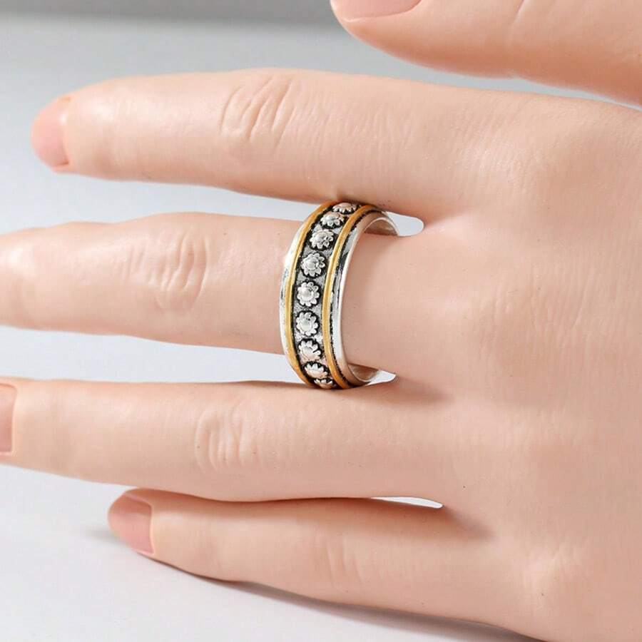 Handmade 3D Floral Outline Ring, Inlaid With Lustrous Pearl Center, Exquisite Vintage-Style High-End Jewelry, Suitable For Festivals And Elegant Daily Wear - Silver - View 1
