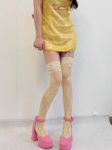 1双女士蕾丝边紫色玫瑰花图案过膝袜 - 黃色 - 查看 2