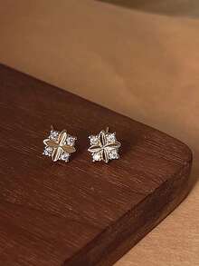 1 par de pendientes de trébol de cuatro hojas de plata de ley S925, estilo Mori fresco, hipoalergénicos, diseño de nicho con flor de circonita con cruz romboidal, adecuados para uso diario de niñas, accesorio versátil, regalo para fiestas - trébol de cuatro hojas - Ver 10
