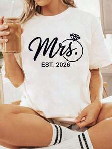 Est. 2026 Bridal T-Shirt, Fiancée, Wife, Bachelorette Party, Wedding, Printed T-Shirt, Casual Crew Neck T-Shirt, Short Sleeve, Comfortable, For Spring And Summer - Unisex Clothing For Women And Men, Daily Campus Wear | Exquisite Design | Loose And Comfortable | Easy To Match | - 白色 - 查看 7