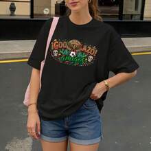 Camiseta Negra con Estampado de Calaveras y Texto Amigos para Fiestas y Ocasiones Casuales - Negro - Ver 3