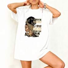 Camiseta Blanca con Estampado de Mujer Africana y Frase de Fe para Ocasiones Casuales - Blanco - Ver 3