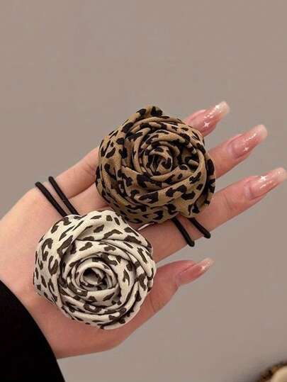 1 pieza Scrunchie de pelo con estampado de leopardo y rosa - Lazo de pelo con patrón floral de alta elasticidad, accesorio de pelo suave y elástico para mujeres, adecuado para estilos casuales y formales, lindo adorno para el cabello, lazo de moda, elástico cómodo y duradero, esencial para mujeres con estilo