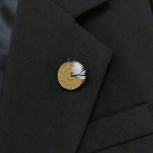 1件创意小巧可爱时尚闹钟胸针，百搭日常服饰及包包装饰配饰 - 彩色 - 查看 2