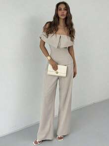 Elegante conjunto de dos piezas para mujer, compuesto por top de hombros descubiertos Bardot y pantalones wide leg de talle alto.Color sólido en tono neutro, diseño favorecedor y confortable.Perfecto para looks diarios, salidas informales y ocasiones semiformales. - Caqui - Ver 8