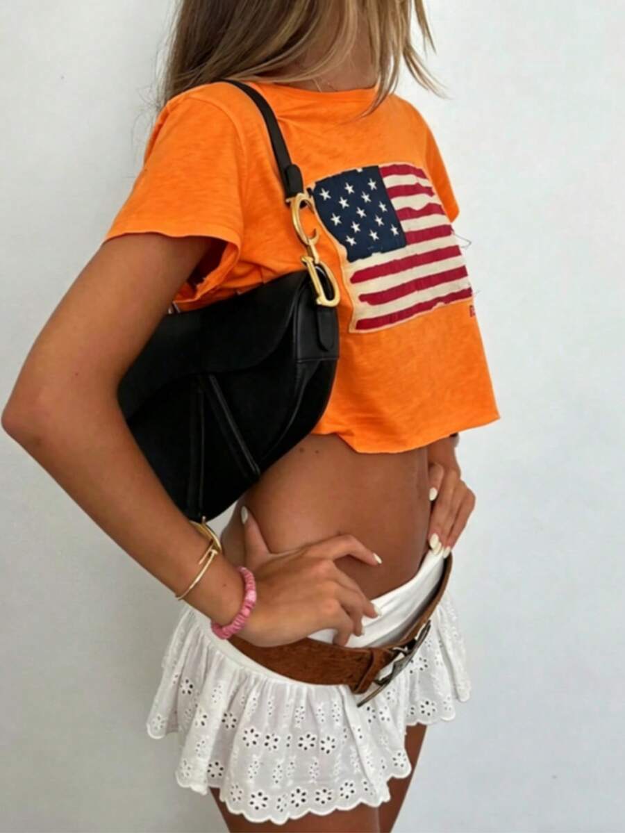 Women's American Flag Print Cropped Top - Short-Sleeve Round-Neck T-Shirt With White Ruffle Hem And Star Embellishments - Suitable For Summer Casual Wear - Breathable And Wrinkle-Resistant - Machine Washable (Pink/Red/Blue/White) - Essential For Layering - Medium Stretch Fabric - Loose Fit - Suitable For Layering Or Wearing Alone - Versatile With Jeans Or Skirts - trái cam - Xem 1