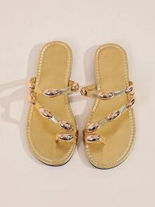 Sandalias planas de oro de talla grande con ajuste amplio para mujeres, sandalias planas con decoración de hebilla metálica de moda, chanclas de dedo con estilo de tiras para verano, adecuadas para vacaciones, fiestas, playa, sandalias con tiras, zapatos de estilo de diosa para mujeres - Dorado - Ver 5