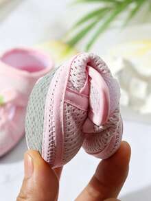 1 Pair Breathable Hollow Mesh Toddler Sandals, Closed Toe Protection, Convenient Hook And Loop Closure, Suitable For Early Walking Infants And Toddlers - Pink - View 8