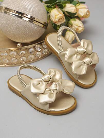 1 Đôi sandal mùa hè hở mũi bằng satin màu sâm panh dễ thương có nơ cho bé gái, thiết kế gót co giãn, đế mềm và thoáng khí, thích hợp cho bé gái đi hàng ngày, dự tiệc, lễ Phục sinh và du lịch nghỉ lễ.