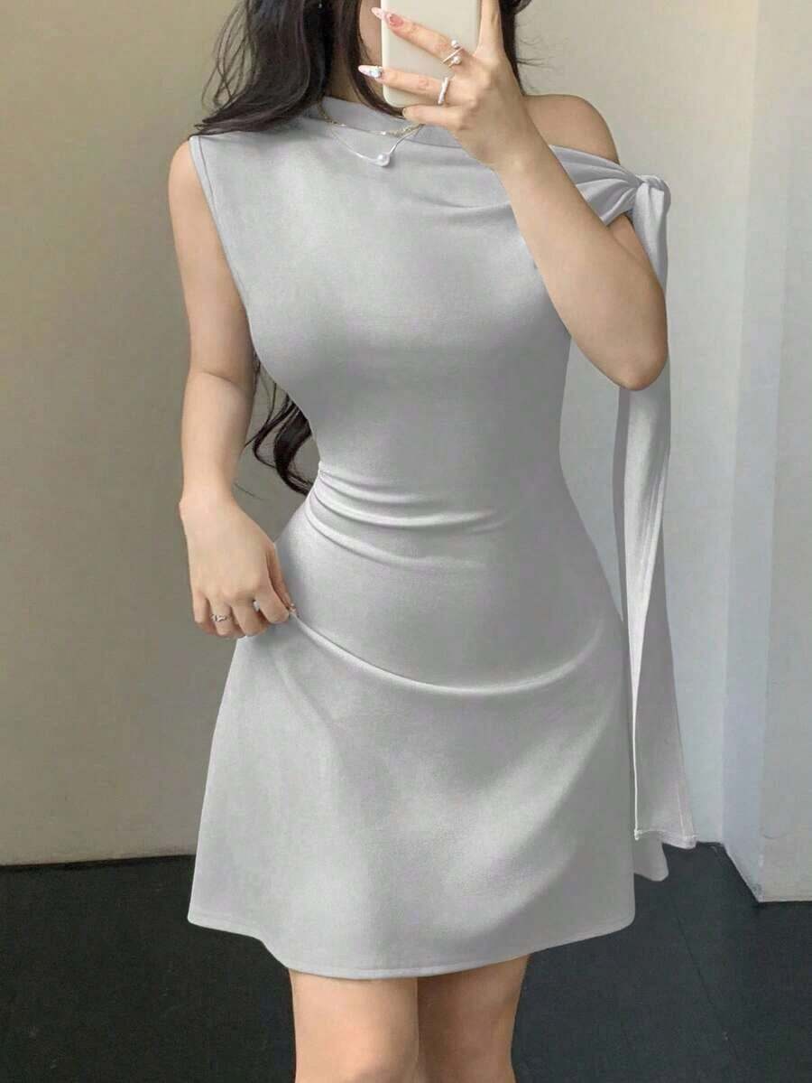 Vestido corto asimétrico elegante burdeos, diseño con lazos en hombro y pliegues en cintura, ideal para citas, fiestas y ocasiones de otoño e invierno - Gris - Ver 1