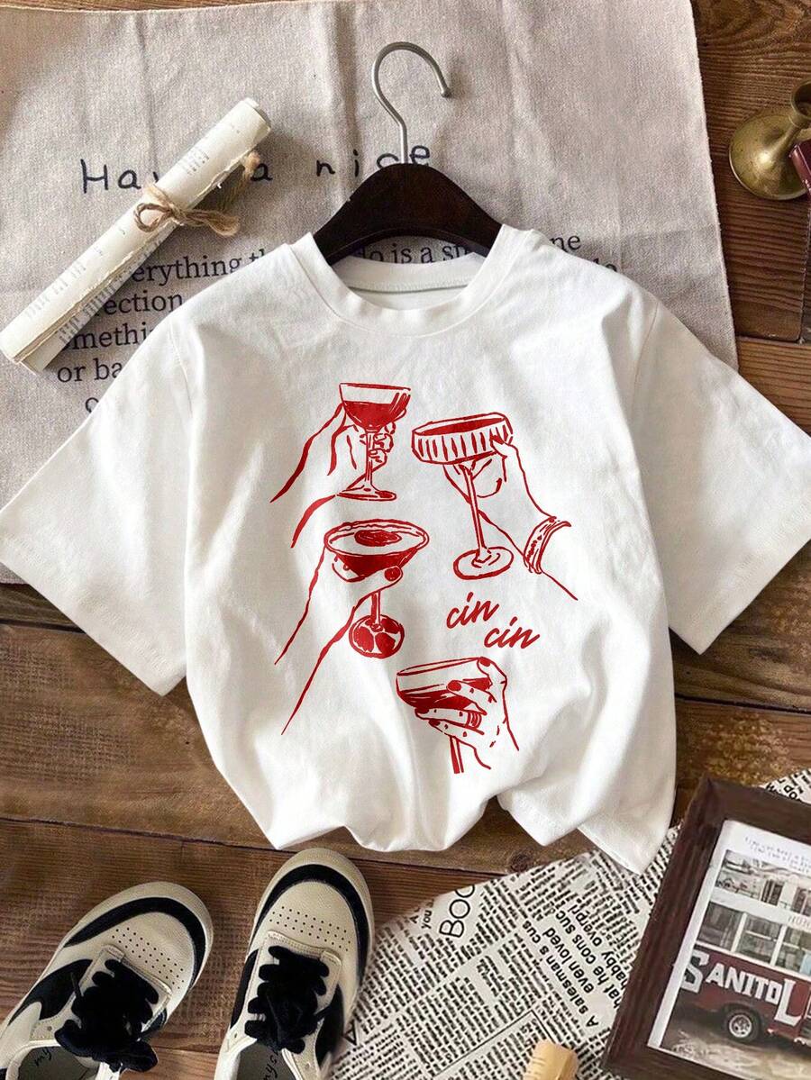 Áo thun nữ tay ngắn cổ tròn màu trắng với họa tiết ly cocktail đỏ vui nhộn, chất liệu vải thường ngày. - trắng - Xem 1