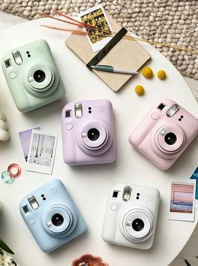 FujiFilm mini12 拍立得相機 306g 輕巧機身隨身帶 旋轉開機一鍵切換模式 優化視覺差自動調光 內建閃光燈 日常記錄即拍即得 選購相機或相紙