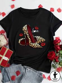 Unisex Size. Plus Size Women's Summer Cotton T-Shirt. One Piece Printed With A Leopard Print, High Heels, The Word "Love," And A Lip Print. Fashionable Summer T-Shirt For Women, 180 Grams, Casual Wear,  Top, Geometric Print, Heart-Shaped Text Design, Soft Texture, Lightweight Fabric, Fashionable T-Shirt, Printed Top, Casual Wear, For Young Women. - 黑色 - 查看 3
