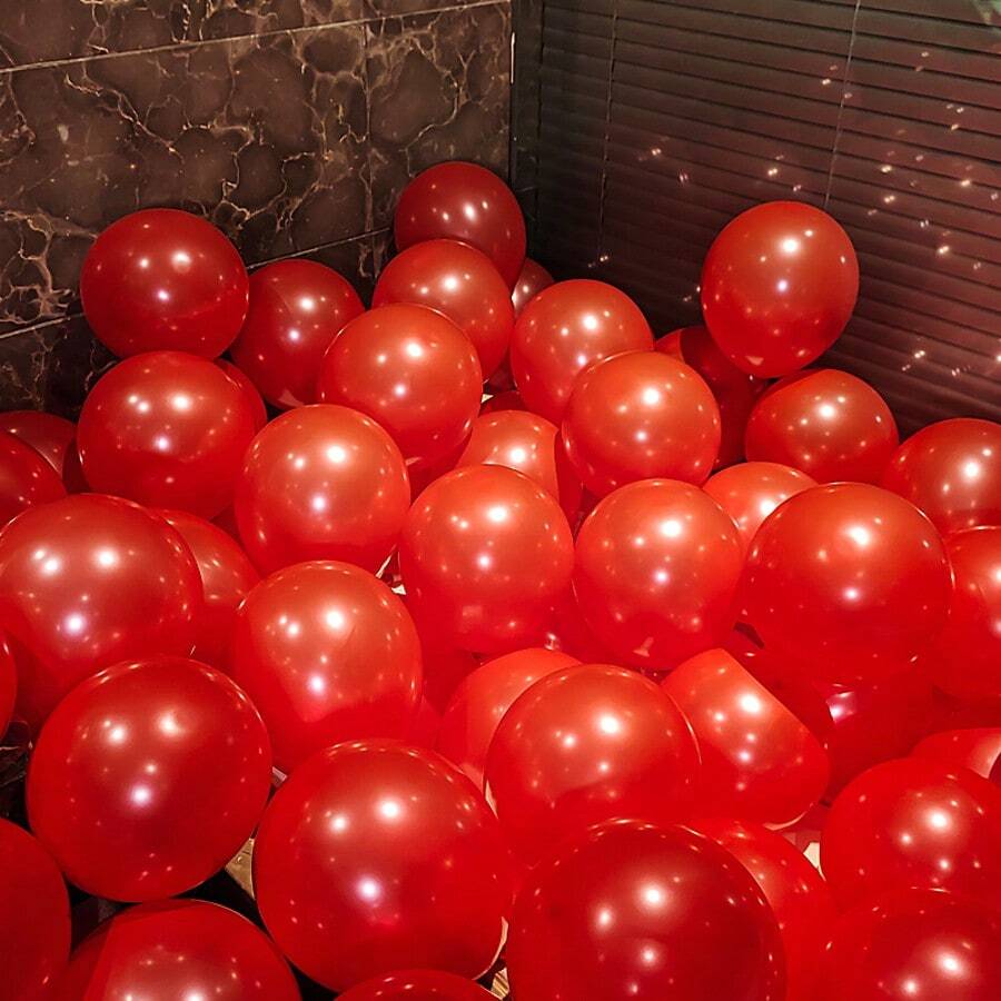 30顆珍珠紅10英吋亮面乳膠氣球，適用於生日、婚禮、嬰兒洗禮、畢業、聖誕節、新年假期派對裝飾 - 純紅色 - View 1