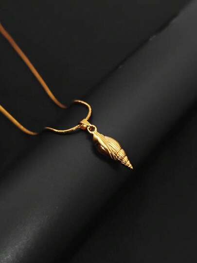 Colar com pingente de concha dourada em aço inoxidável, estilo boêmio com banho de ouro 18K, corrente ajustável em formato de cobra, design minimalista luxuoso, ideal para uso diário e para presentear. Colar inspirado na vida marinha.