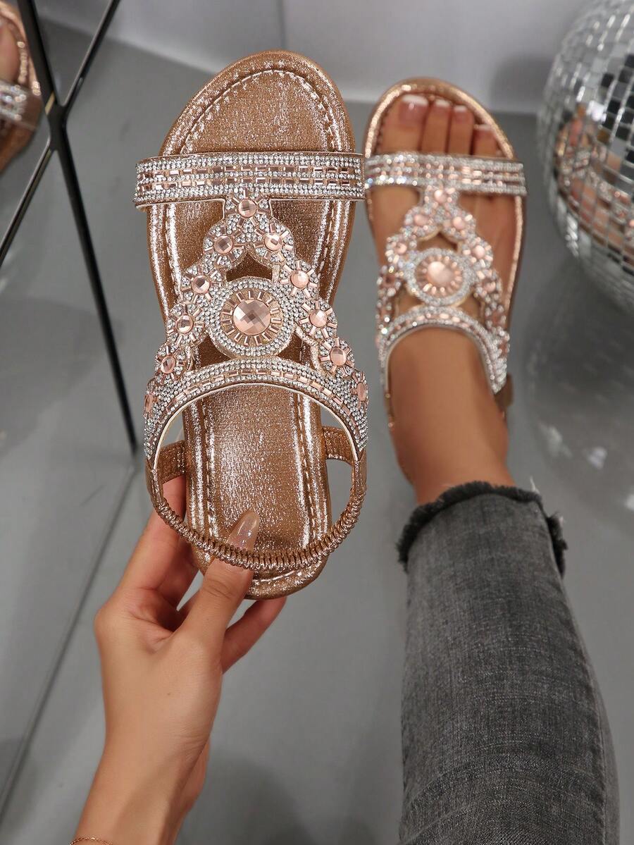 Dép xỏ ngón đế bằng đính đá cho nữ, dép đi biển phong cách boho mùa hè.