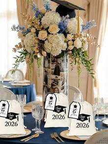 12/6 pezzi Borse regalo per feste di laurea, borse in cotone con coulisse stampate da 10*15cm, biglietti di incoraggiamento per la laurea, motivo tocco da laureato, borse regalo per la laurea 2026, buste per caramelle e biscotti, sacchetti con coulisse, borse per imballaggio regalo, adatte per feste e eventi a tema laurea, celebrazione della laurea, omaggi per feste, regali di ringraziamento per eventi di laurea, feste di compleanno - multicolore - Visualizzare 3
