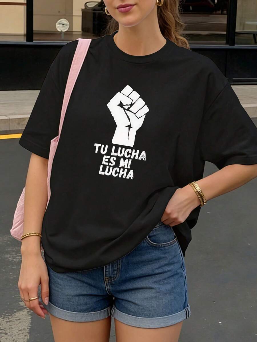 Camiseta Negra con Puño y Texto Tu Lucha Es Mi Lucha para Mujer Casual - Negro - Ver 1
