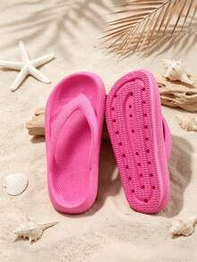 A Pair Of New Summer Women's Flip-Flops, Magenta-Colored Slippers,Made Of Comfortable And Casual EVA Material, With A Breathable, Soft, Thickened, And Non-Slip Sole. Available In Multiple Colors. Perfect For Beach Vacations, Travel, Pool Parties, Indoor Use, And As Couple Shoes. - 玫紅色 - 查看 3