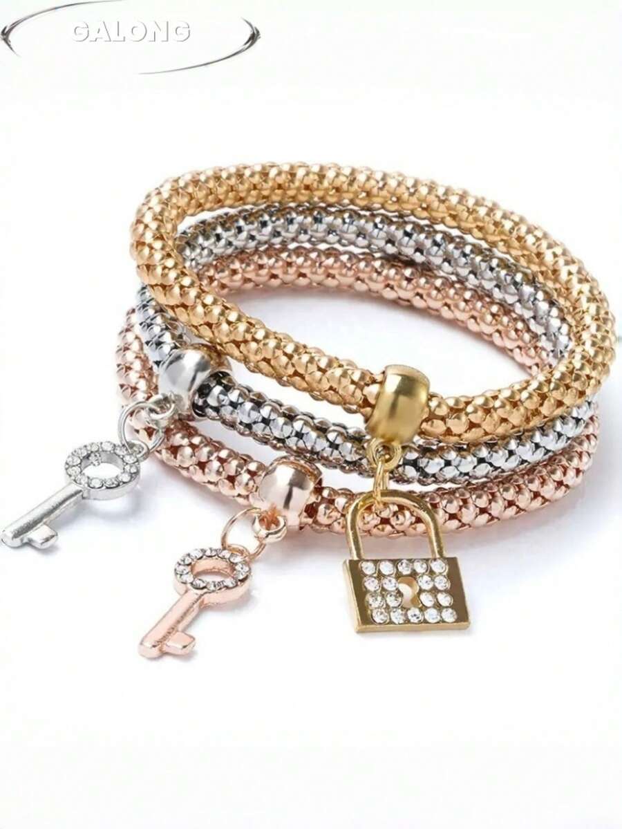 Conjunto de pulsera con dije de llave con rhinestones de moda, conjunto de pulsera elástica de cuentas de maíz de 3 colores de aleación, joyería de verano