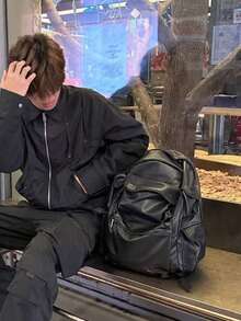韩版手掌造型PU皮背包，大容量通勤户外日常购物防水休闲运动男女通用背包 - 黑色 - 查看 4