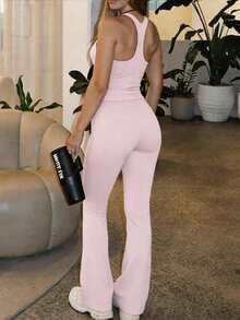 女士两件套夏季修身纯色深V性感上衣搭配高腰提臀迷你裤套装，适合运动瑜伽普拉提健身跑步穿着，粉色 - 粉色 - 查看 2