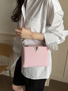 一款精致、高端、简约风格的奢华时尚小号女士单肩包，将于 2026 年发布。它采用独特的设计，并且是限量版。 - 粉色 - 查看 6