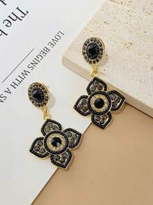 1 Đôi bông tai thiết kế cao cấp, tối giản, mang phong cách retro Âu-Mỹ, phối màu tương phản, họa tiết hoa phóng đại, sang trọng. - màu đen - Xem 3