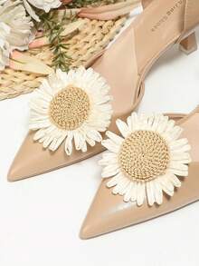 2pcs Handmade Woven Polyester Sunflower Shoe Decorations, Removable Hair Clips, Bridal Wedding Shoes Beach Style Accessories, Beige High Heels Embellishment, 2-In-1 DIY Jewelry - Beige - View 1