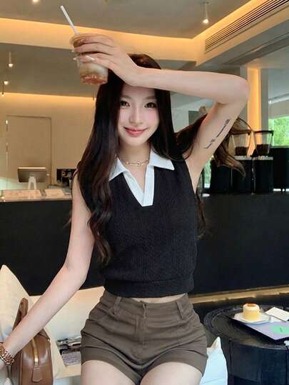 Áo tank top không tay cổ phối màu tương phản, chất liệu vải dệt họa tiết, thích hợp mặc mùa xuân/hè, màu đen.