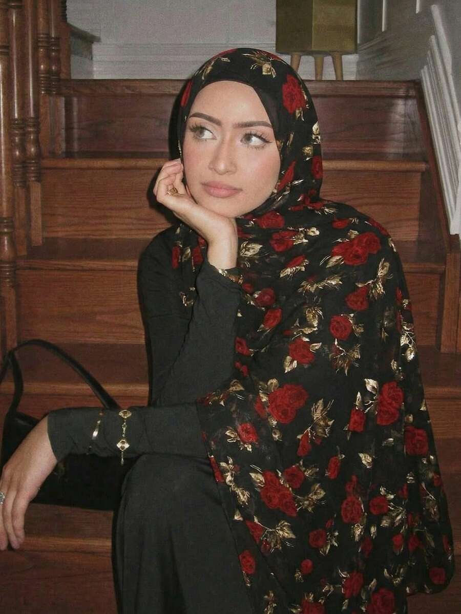 1条女士波西米亚风复古红玫瑰印花围巾，休闲街头风头巾披肩，秋季日常百搭单品，沙滩巾