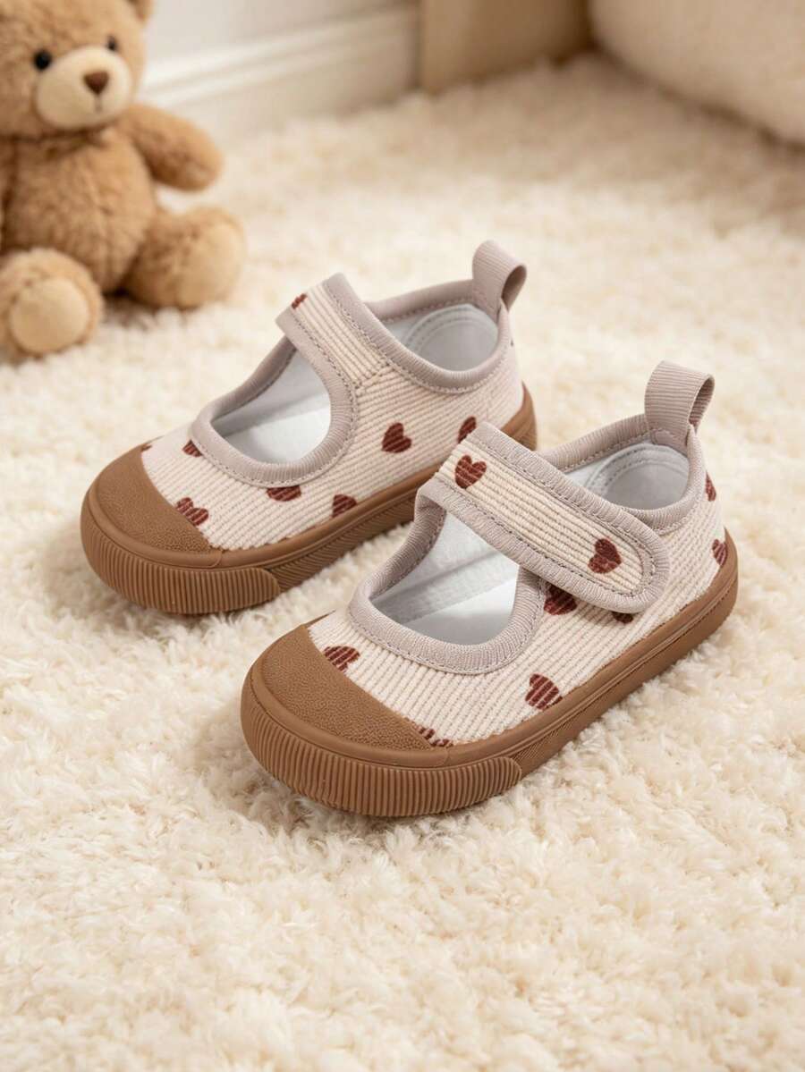 1 Pair Girls' Beige Heart Print Canvas Sneakers, Strap Round Toe Soft Sole, Comfortable Casual Cute Style Suitable For Spring/Summer Daily Outdoor Activities, Holiday, Party, Park Stroll (Random Pattern) - Beige - View 1