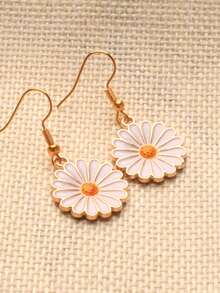 1 Đôi bông tai hình hoa cúc trắng, thích hợp để đeo hàng ngày. - trắng - Xem 4