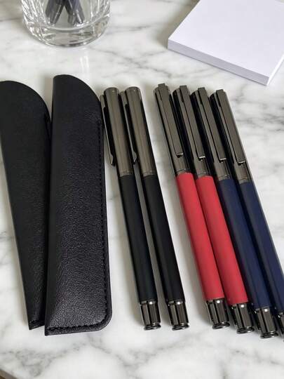 Bộ 2 bút bi kim loại mật độ cao (1 bút + 1 hộp đựng bút), nhiều màu sắc để lựa chọn (đen/xanh dương/đỏ), kèm ruột bút mực khô nhanh 0.5mm, viết trơn tru, có hộp đựng bút, là món quà doanh nghiệp hoặc quà tặng cá nhân lý tưởng, hộp đựng bút làm bằng da PU.