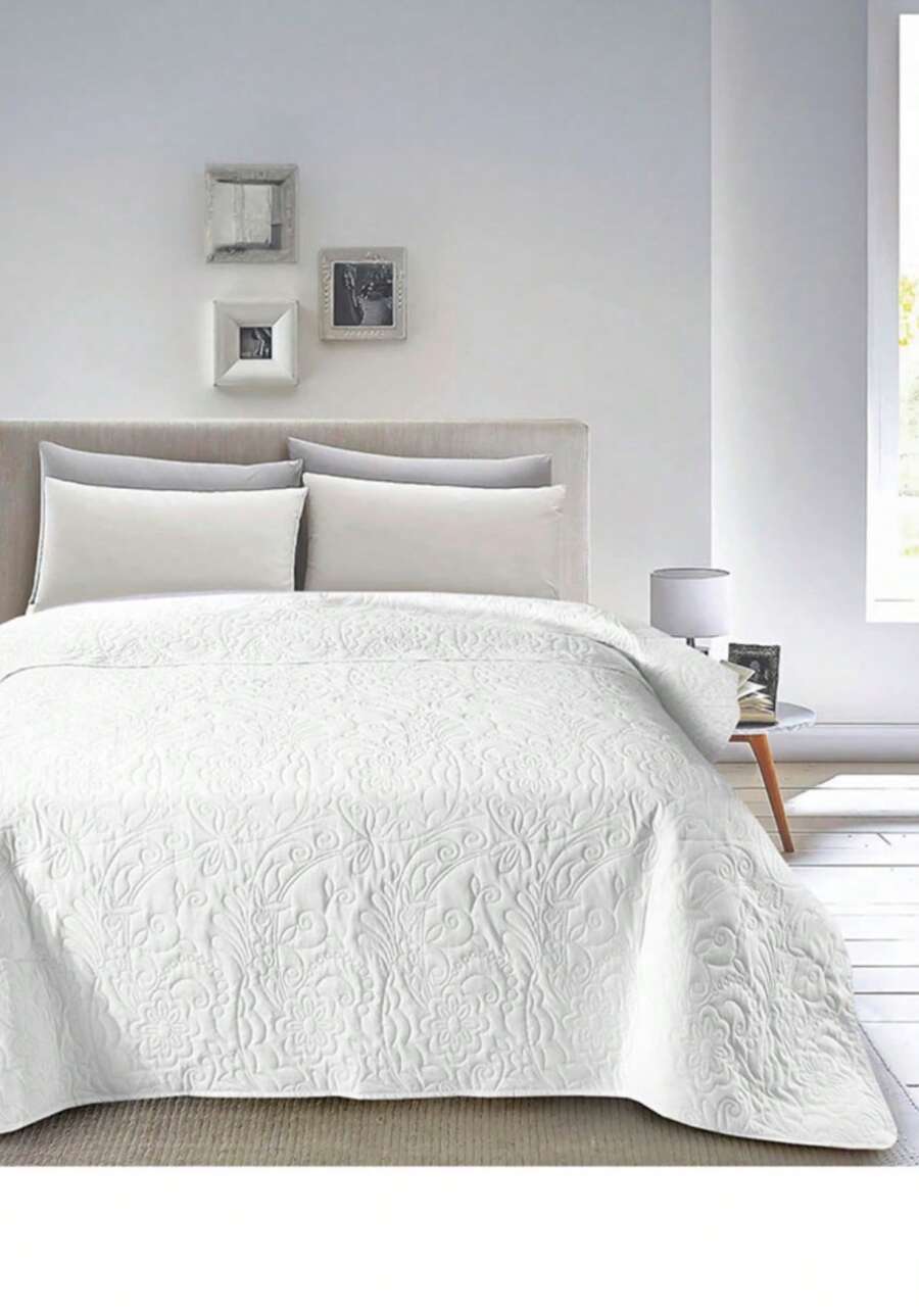 Quilted Bedspread + 2 Pillowcases, Printed For Spring, Summer, Autumn And Winter. 100% Microfiber, 150 X 150 Cm. - White - View 1