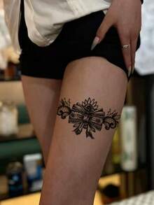Adesivo de tatuagem temporária com corrente de borboleta para perna (1 unidade), de uso único, com estampa floral e de corrente. Ideal para braços, costas, pernas e cintura. À prova d'água e resistente ao suor. Adesivo de tatuagem sexy e estiloso, com aparência muito realista. Fácil de usar e remover. Perfeito para casamentos, festivais de música e festas. - Preto - Ver 5
