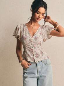 Blusa informal femenina de primavera con estampado floral, cuello en V profundo elegante, cierre frontal con botones, manga corta de volantes, corte corto entallado de cintura alta.Estilo francés fresco, tela ligera transpirable, ideal para oficina, salidas y citas. - Albaricoque - Ver 6