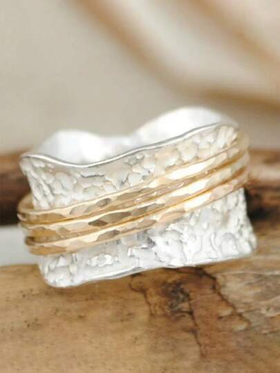 1枚极简主义戒指，适合女性佩戴，是母亲节礼物、周年纪念日礼物、派对饰品的理想之选。