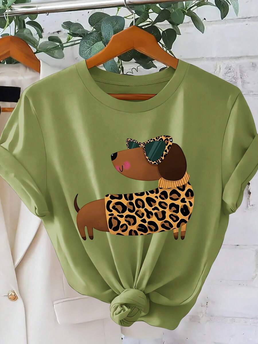 2026 Summer New Leopard Print Outfit Dachshund Print Women's T-Shirt 2026 Spring Summer Cute Pet Style Short Sleeve Casual Personality Outfit Loose Slimming Top Playful Pet Theme Fashionable Versatile Design Women's Clothing S-XXL Pure Cotton Short Sleeve - 軍綠色 - 查看 1