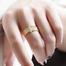 18K镀金立方氧化锆嘻哈风手风琴百搭戒指，女士款 - 金色 - 查看 4