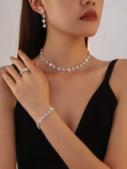 Set de 4 piezas: Collar con rhinestones, Aretes, Brazalete geométrico, 2 anillos elásticos - Juego de joyas para boda, fiesta, regalo festivo
