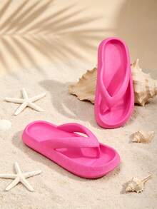 A Pair Of New Summer Women's Flip-Flops, Magenta-Colored Slippers,Made Of Comfortable And Casual EVA Material, With A Breathable, Soft, Thickened, And Non-Slip Sole. Available In Multiple Colors. Perfect For Beach Vacations, Travel, Pool Parties, Indoor Use, And As Couple Shoes. - 玫紅色 - 查看 4