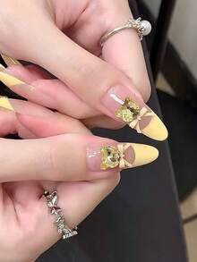 8 viên đá đính móng hình đầu mèo K9 chất lượng cao, bề mặt óng ánh tuyệt đẹp, hình dáng mèo KT tinh tế với điểm nhấn nơ, thiết kế đính đá lấp lánh. Nhiều màu sắc để lựa chọn, phù hợp với nhiều kiểu trang trí móng khác nhau, chắc chắn và dễ sử dụng, tạo nên vẻ ngoài sang trọng cho móng tay, phụ kiện trang trí móng DIY phổ biến. - Nhiều màu - Xem 5