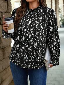 Plus Size Casual Random Floral Print Petal Sleeve Shirt - Multicolor - View 1