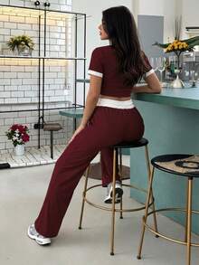 2 piezas Conjunto de top de manga corta de cuello redondo y pantalones de estilo casual y elegante de verano con contraste de color acanalado - Burdeos - Ver 5